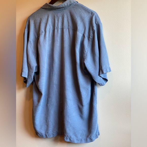 Tommy Bahama Blue Palm Tree Pattern Silk Hawaiian Shirt Size Large Wood Buttons - Picture 7 of 7